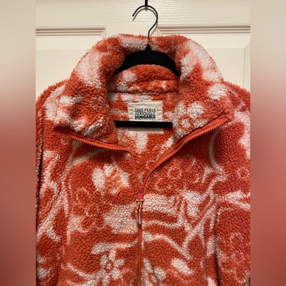 American Eagle sherpa zip up sweater. Size Medium.  
Fits M/L - Picture 5 of 10